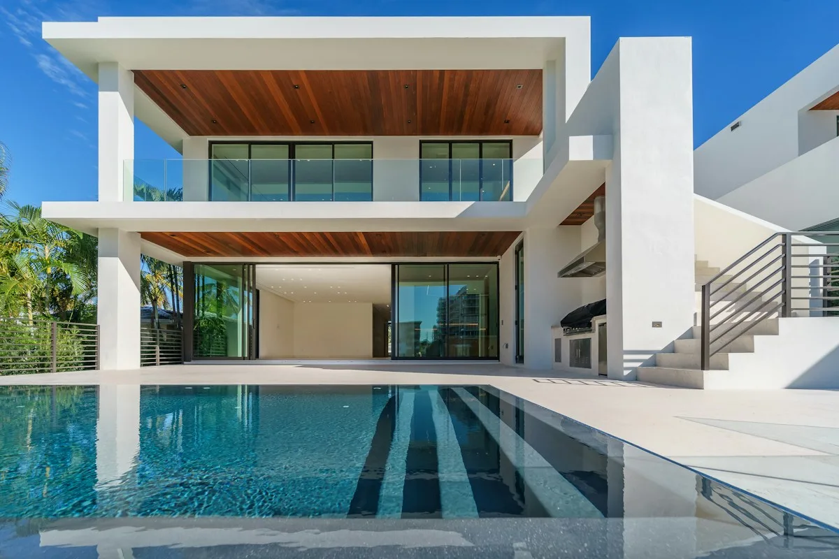 Maison avec volumes ouverts sur le jardin, visuel d’inspiration